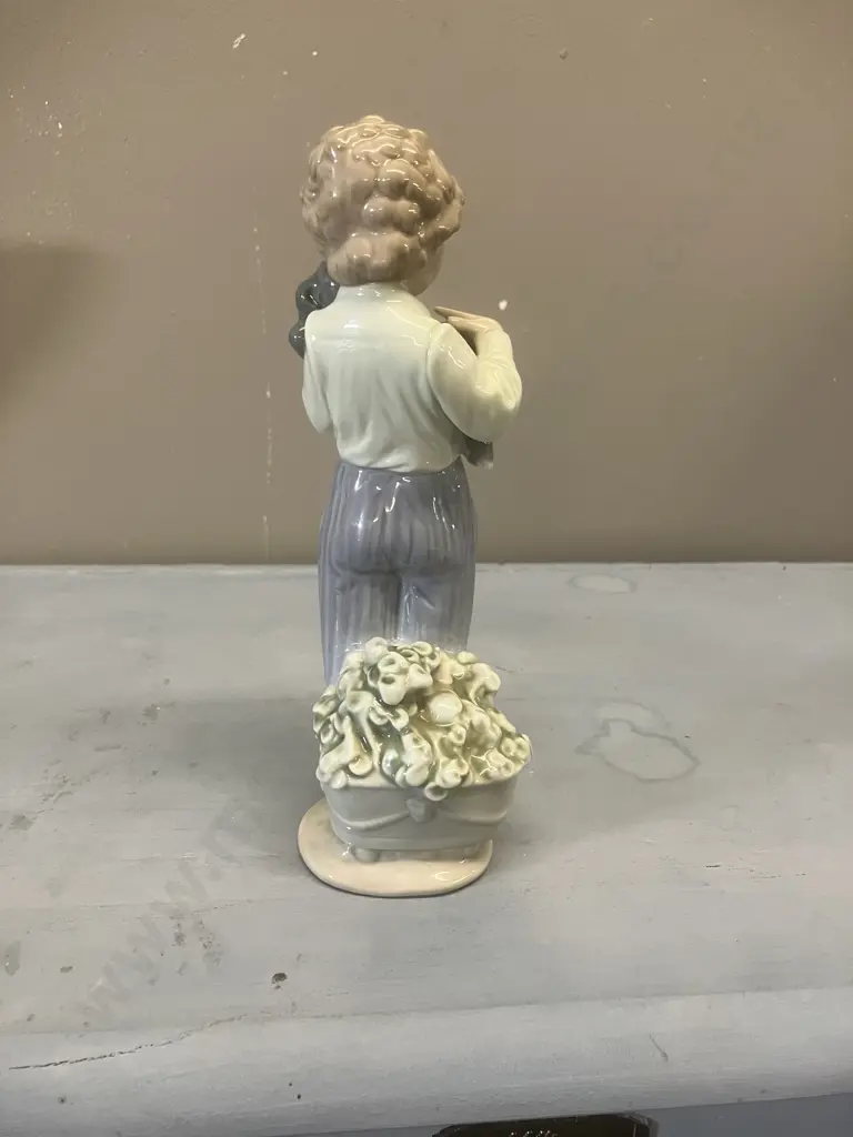 Lladro Figurine "My Buddy" Porcelain Figurine #7609, Issued 1989 Retired 1992. H21cm Image 1++