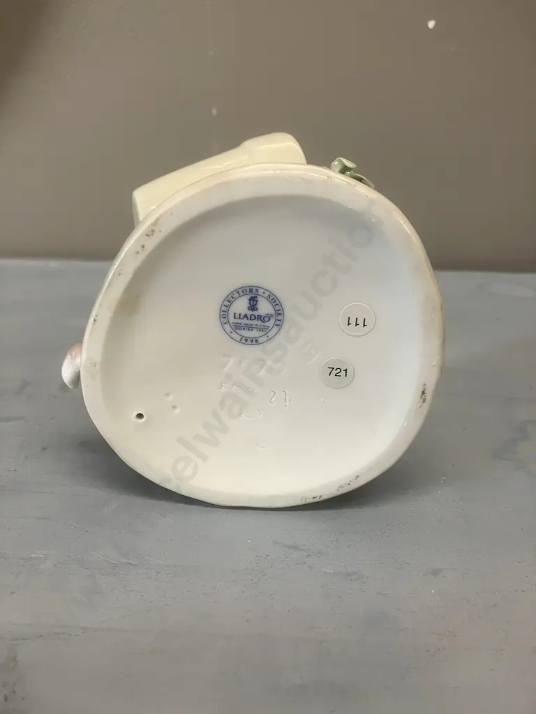 Lladro "It Wasnt Me" Porcelain Figurine #7672, Issued 1998. H10.5m Image 1++