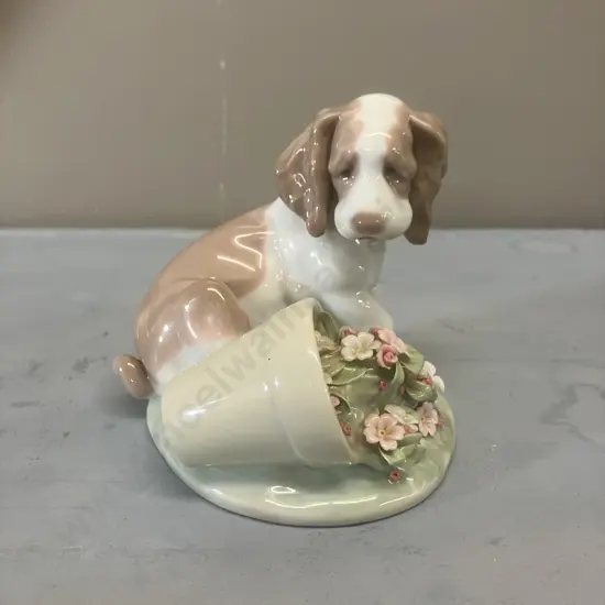 Lladro "It Wasnt Me" Porcelain Figurine #7672, Issued 1998. H10.5m