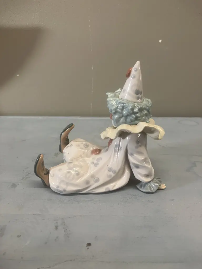 Lladro "Tired Friend" Porcelain Figurine #5812, Issued 1991 Retired 2007. 13 x 12cm Image 1++