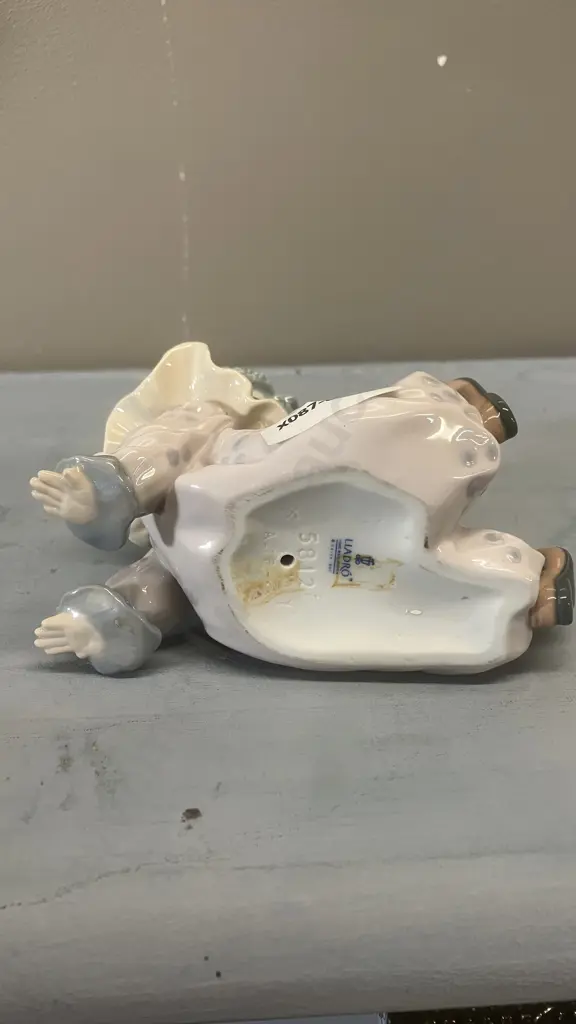 Lladro "Tired Friend" Porcelain Figurine #5812, Issued 1991 Retired 2007. 13 x 12cm Image 1++