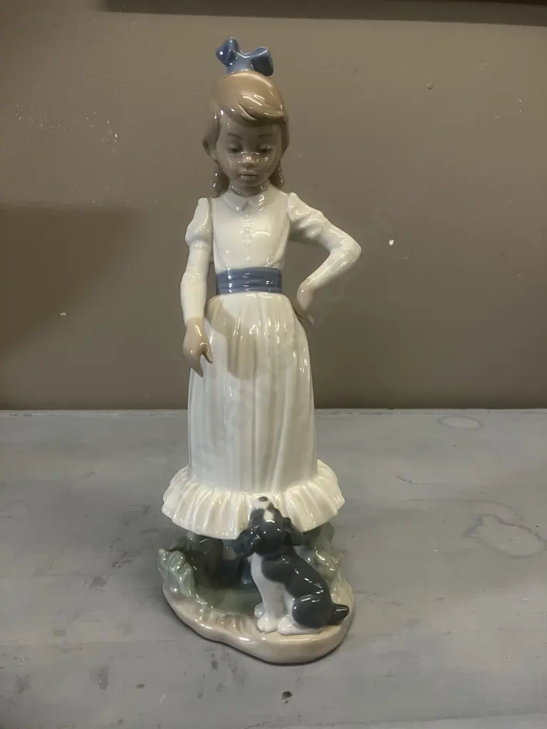 Nao by Lladro "My Dog Does Tricks" Porcelain Figurine #0379 Dated 1983. H24cm (Missing Hoop) Image 1++