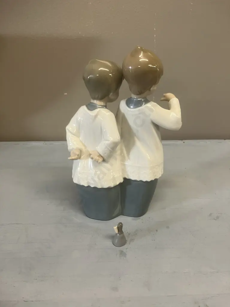 Vintage Royal Doulton Porcelain Figurine  “Greta” ~ HN 1485 c1931-1953 (Needs Repair) Image 1++