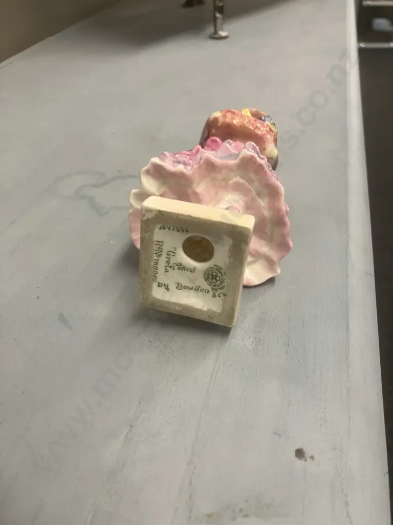 Vintage Royal Doulton Porcelain Figurine  “Greta” ~ HN 1485 c1931-1953 (Needs Repair) Image 1++