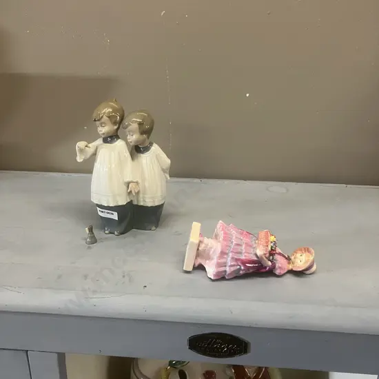 Vintage Royal Doulton Porcelain Figurine  “Greta” ~ HN 1485 c1931-1953 (Needs Repair)