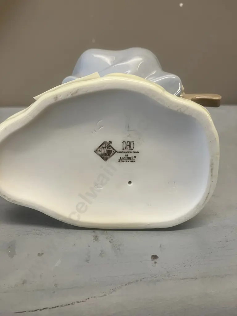 Nao by Lladro "Friendly Advice" Porcelain Figurine #1106 Dated 1989. 17.5 x 14cm Image 1++