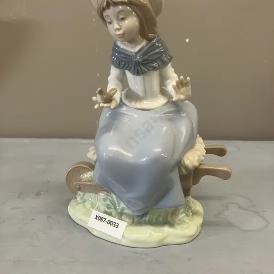 Nao by Lladro "Friendly Advice" Porcelain Figurine #1106 Dated 1989. 17.5 x 14cm