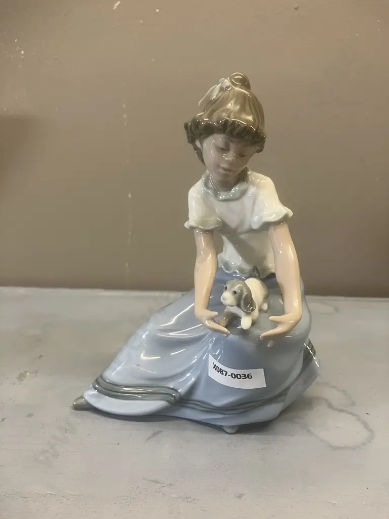 Nao by Lladro "Playmates" Porcelain Figurine #1011, 1986. 17.5 x 14cm Image 1++