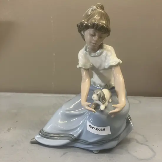 Nao by Lladro "Playmates" Porcelain Figurine #1011, 1986. 17.5 x 14cm