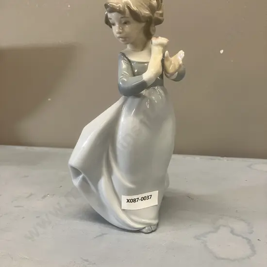 Nao by Lladro "Windy Afternoon" Porcelain Figurine, 1988 H19cm