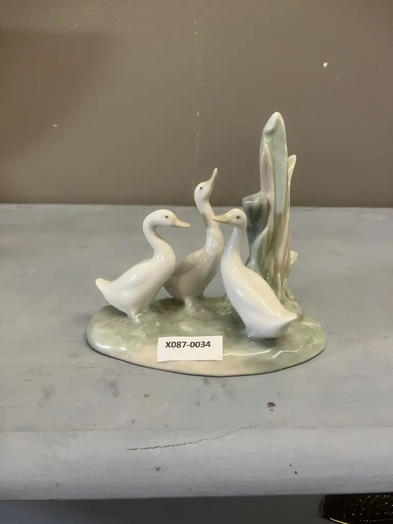 Nao by Lladro "Geese In Reeds" Porcelain Figurine c1980s. 13 x 12cm Image 1++