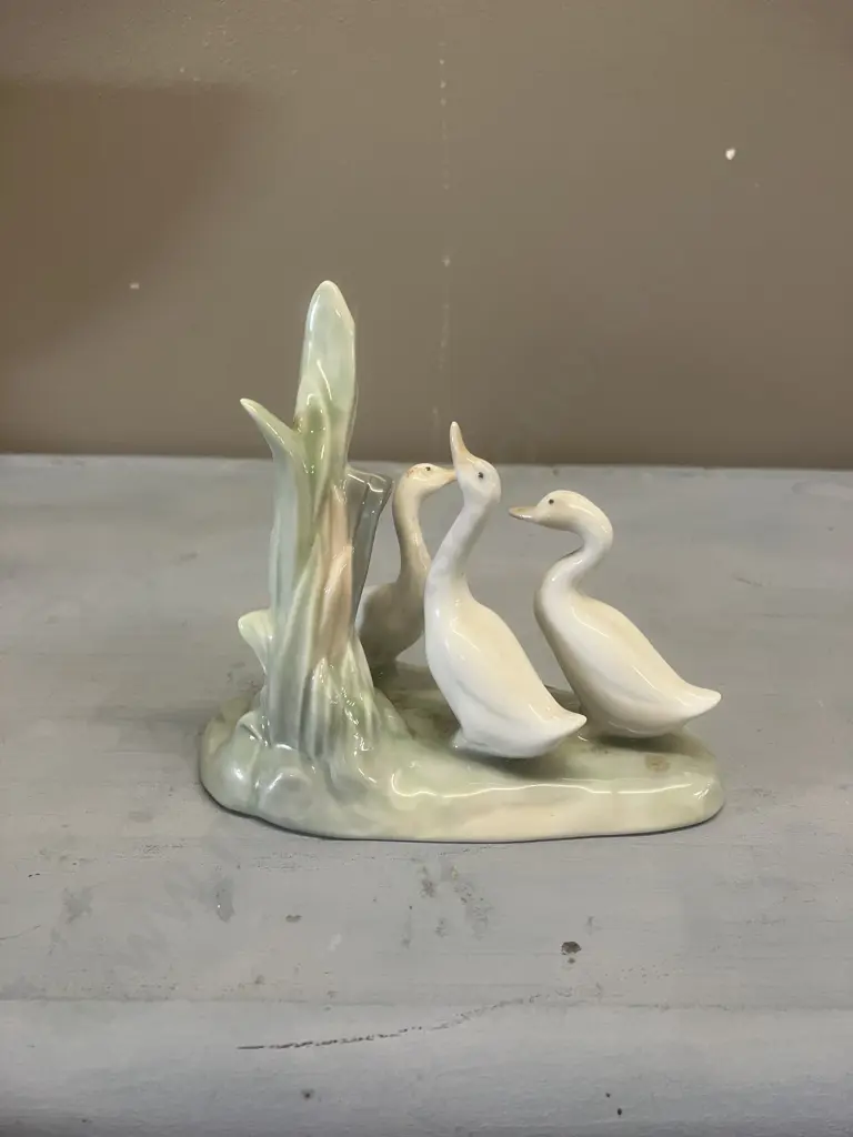 Nao by Lladro "Geese In Reeds" Porcelain Figurine c1980s. 13 x 12cm Image 1++