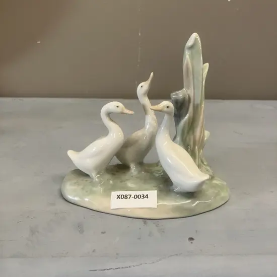 Nao by Lladro "Geese In Reeds" Porcelain Figurine c1980s. 13 x 12cm