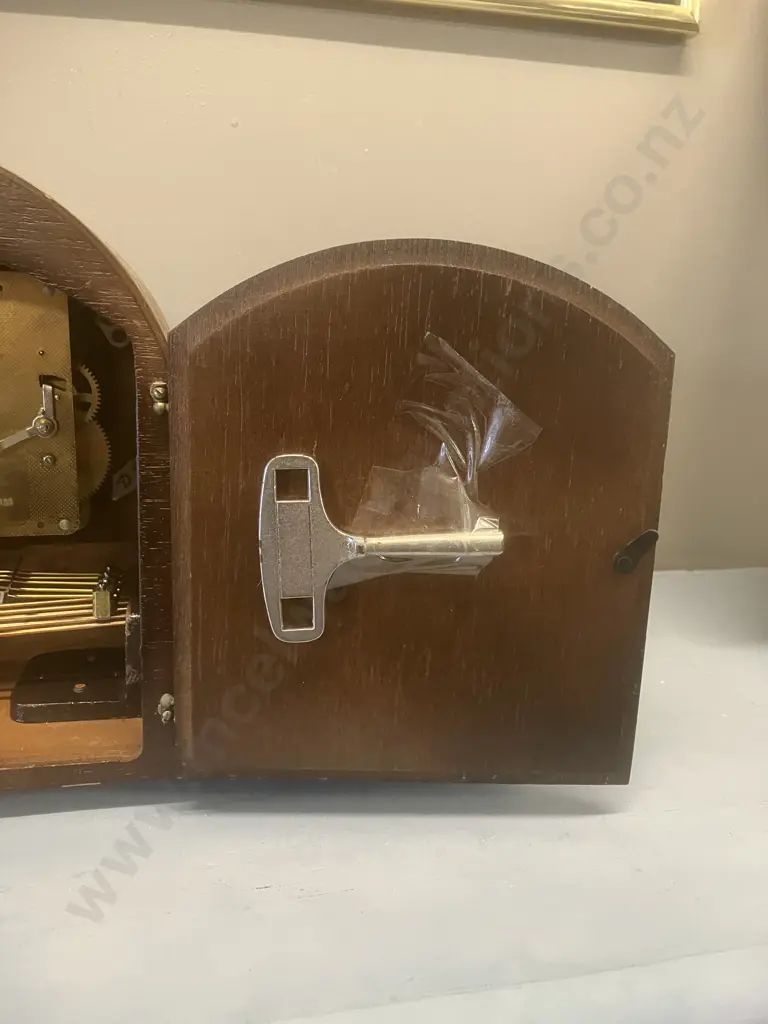 Vintage 1977 Kleninger Chiming Mantle Clock With Key, Hermle 340-020 Movement. 21 x (Hinge to front Glass needsRrepair) Image 1++