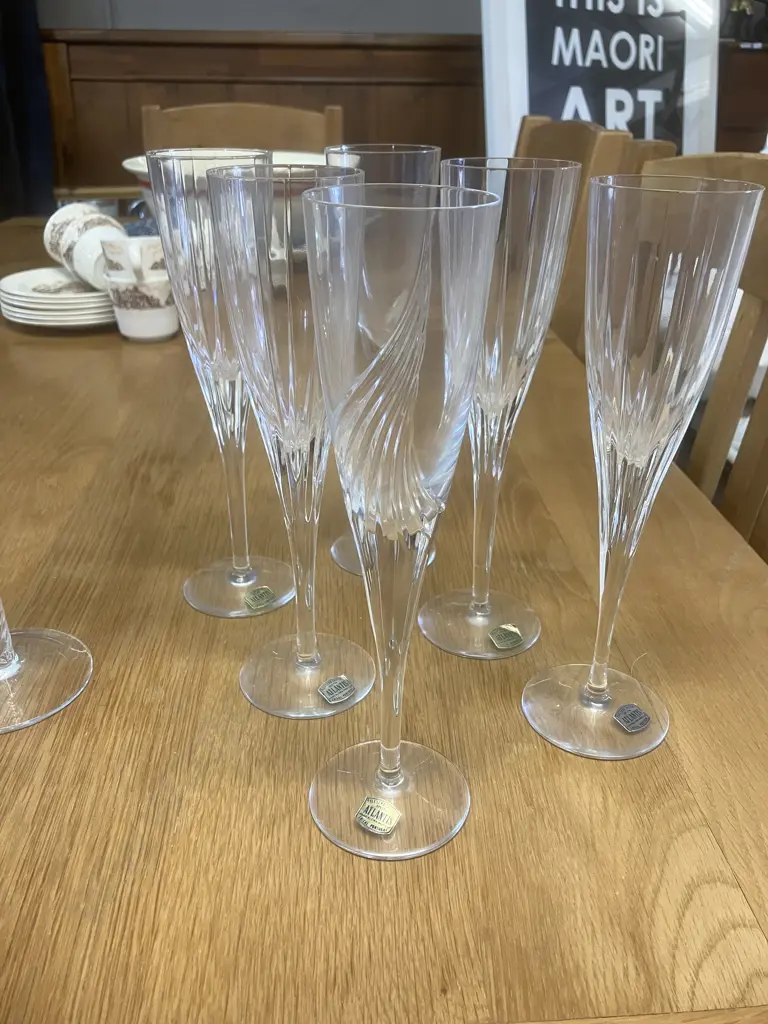 Set of 6 Full Lead Crystal Champagne Flutes With Pair of Larger Chapagne Flutes Image 1++