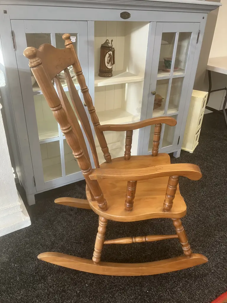Vintage Colonial Style Wooden Rocking Chair Image 1++