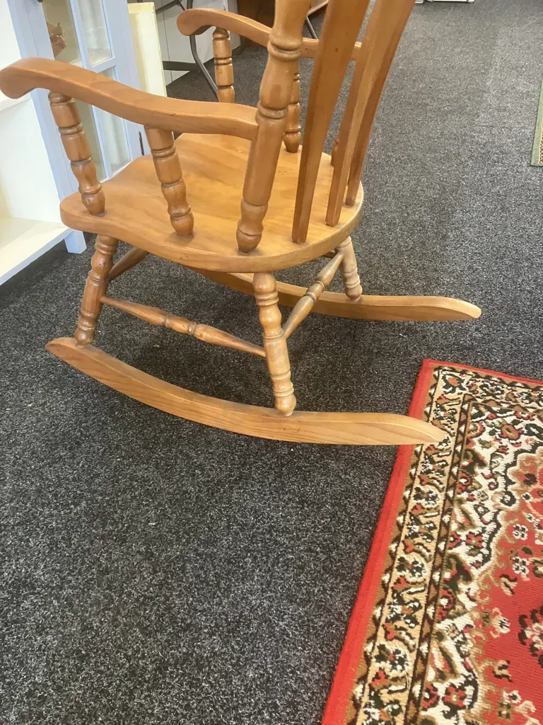 Vintage Colonial Style Wooden Rocking Chair Image 1++