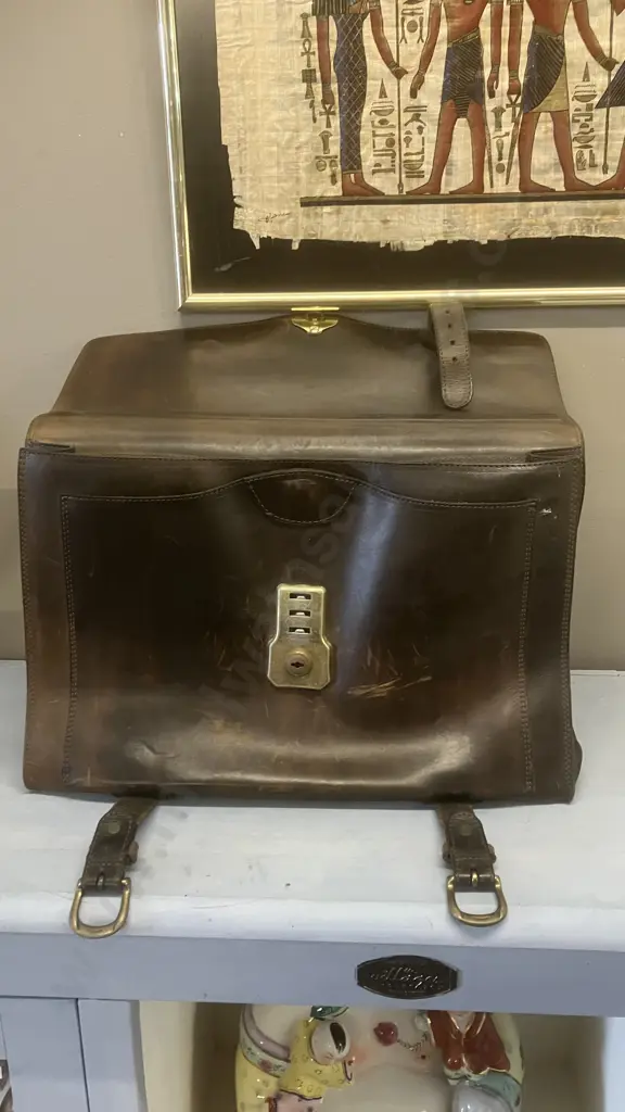 Vintage Last Footwear Company New Zealand Made Leather Satchel With Key. 26 x 41cm Image 1++