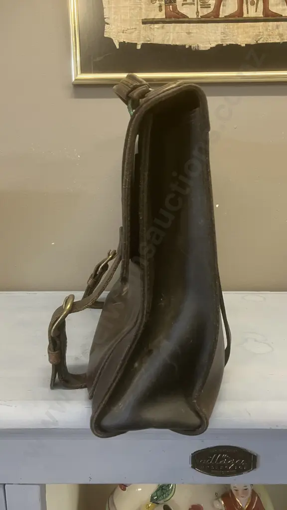 Vintage Last Footwear Company New Zealand Made Leather Satchel With Key. 26 x 41cm Image 1++