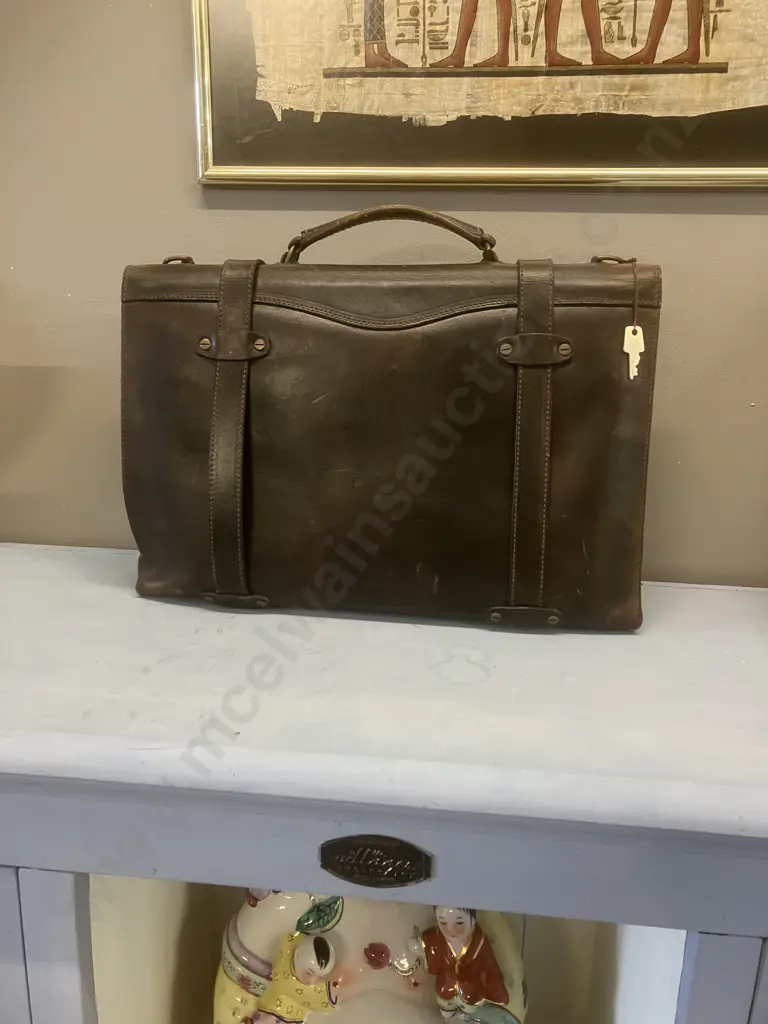 Vintage Last Footwear Company New Zealand Made Leather Satchel With Key. 26 x 41cm Image 1++