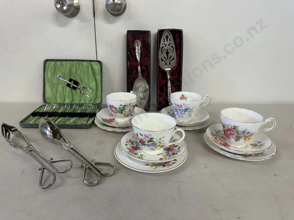 Selection Of Trios & Silver Ware  Image 1++