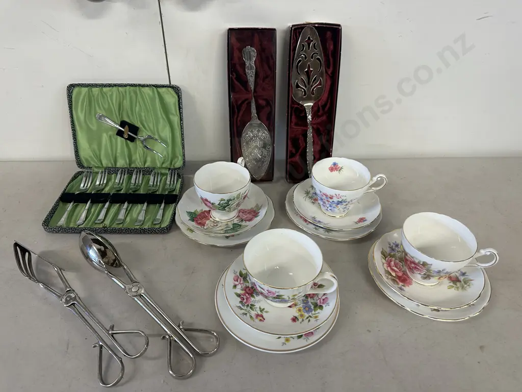 Selection Of Trios & Silver Ware  Image 1++