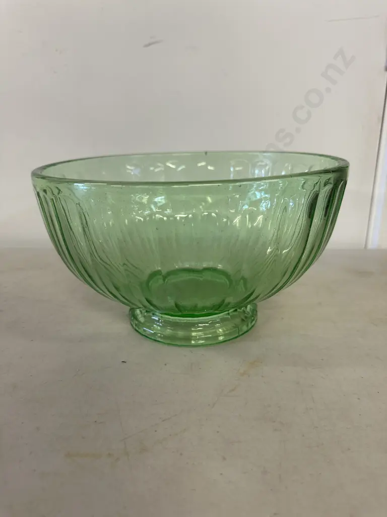 Vintage Green Footed  Depression Glass Bowl Ribbed Detail Image 1++