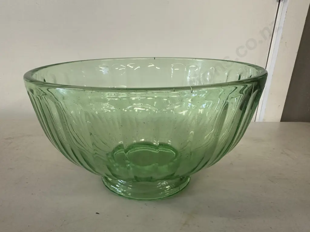 Vintage Green Footed  Depression Glass Bowl Ribbed Detail Image 1++