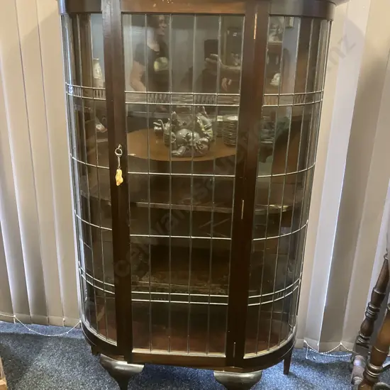 Mahogany Leadlight Bow Front Display Cabinet With Key, Cabriole Legs, 3 Wood Shelves. H160 W99 D39cm (Leadlight Damaged)