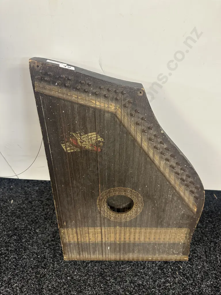 Antique Zither Instrument Image 1++
