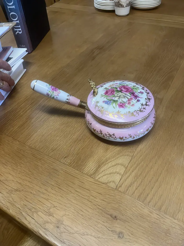 Pink Floral Vintage Porcelain Silent Butler Crumb Catcher Ashtray. L25cm Image 1++