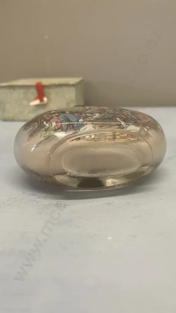 Vintage Large Chinese Reverse Painted Glass Snuff Bottle (8 x 8cm) with Spoon Attached Stopper & Box Image 1++