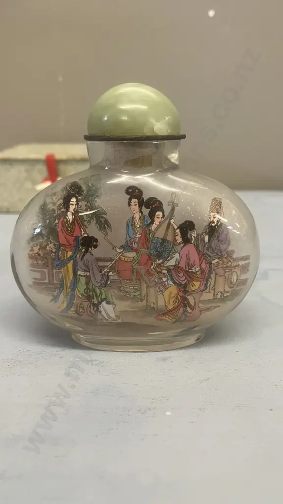 Vintage Large Chinese Reverse Painted Glass Snuff Bottle (8 x 8cm) with Spoon Attached Stopper & Box Image 1++