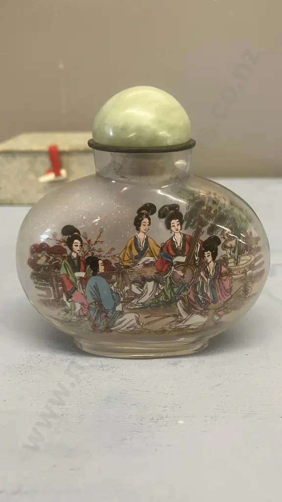 Vintage Large Chinese Reverse Painted Glass Snuff Bottle (8 x 8cm) with Spoon Attached Stopper & Box Image 1++