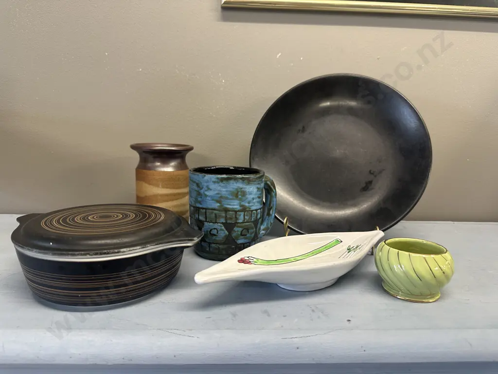 Selection Of China & Pottery Items Including Lidded Pyrex Dish, Signed Pottery Etc Image 1++