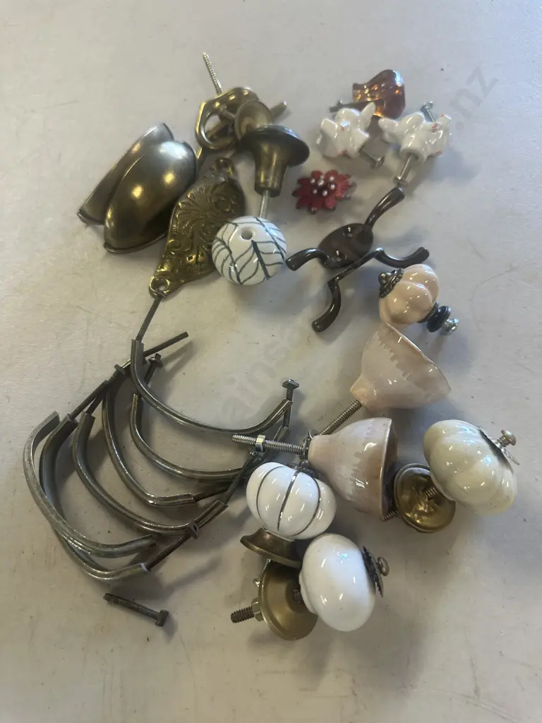 Selection Of Vintage Handles Image 1++