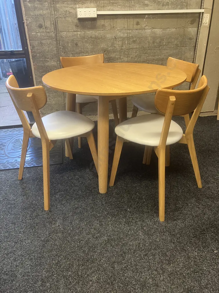 Scandinavian Style Oak Dining Table With 4 Chairs. 75 x 105cm (One Chair has Damage To Upholstery) Image 1++