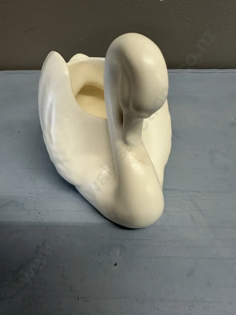 Miniature Circia 1950s Crown Lynn Swan Vase Pattern # 154 Image 1++