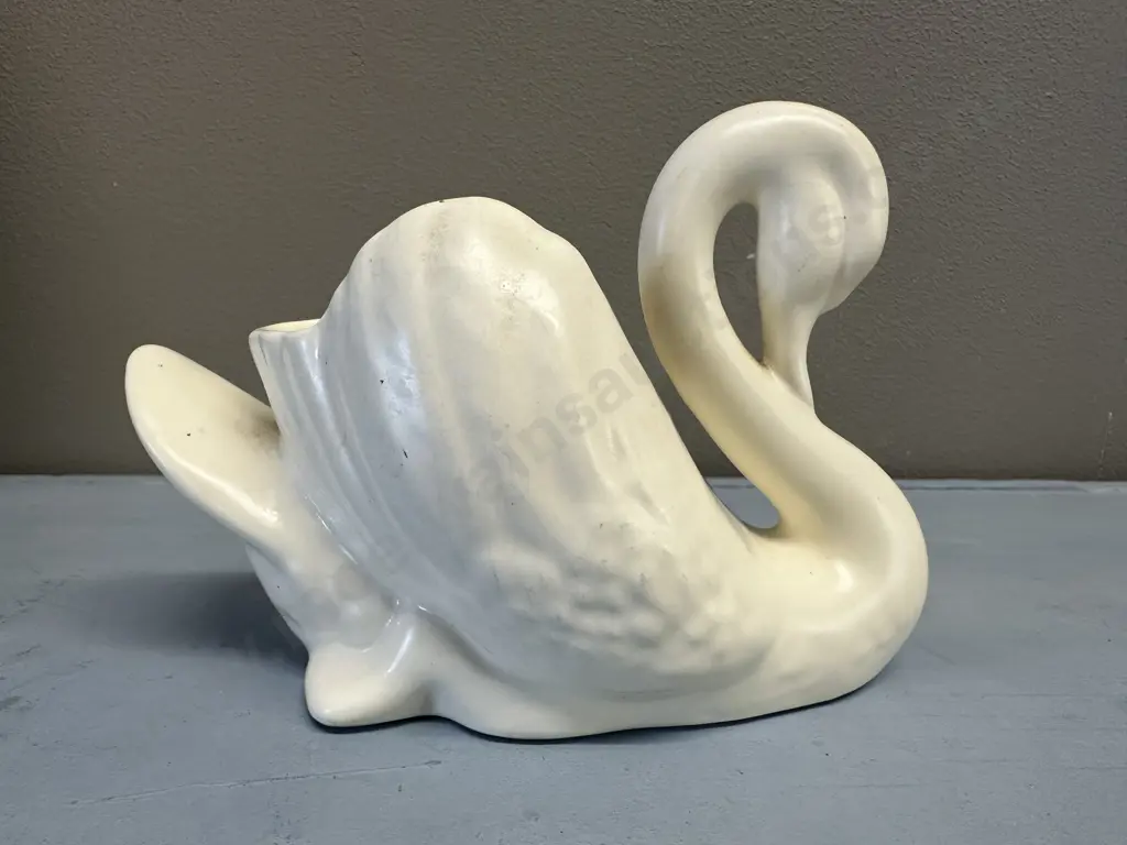 Miniature Circia 1950s Crown Lynn Swan Vase Pattern # 154 Image 1++