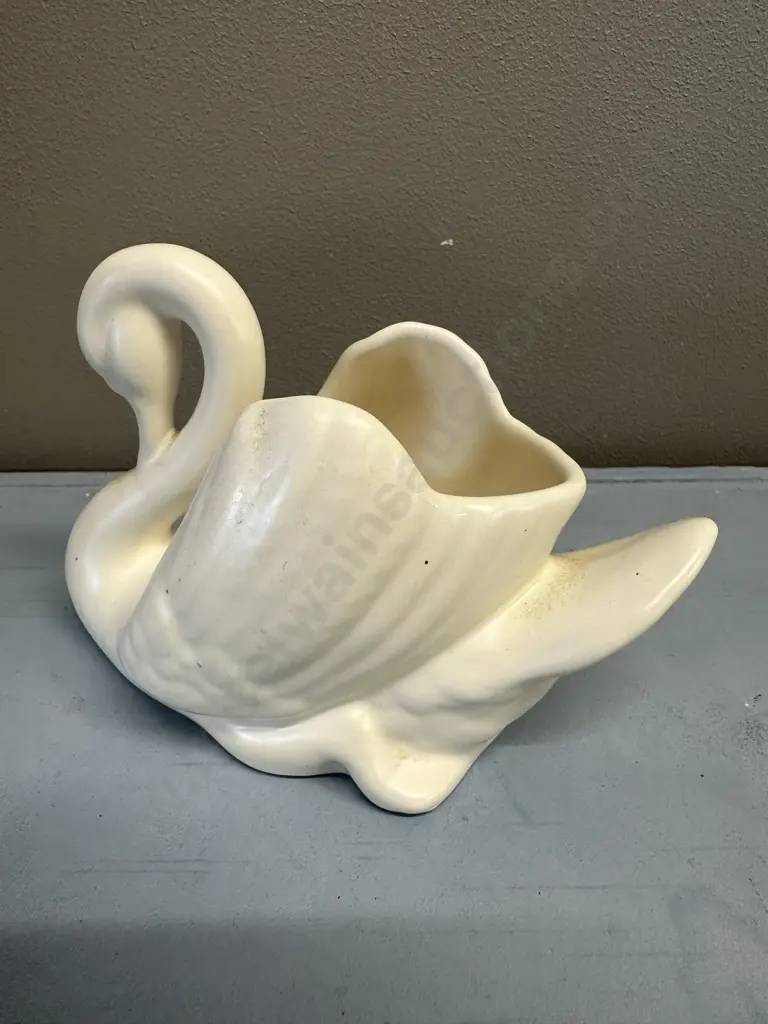 Miniature Circia 1950s Crown Lynn Swan Vase Pattern # 154 Image 1++