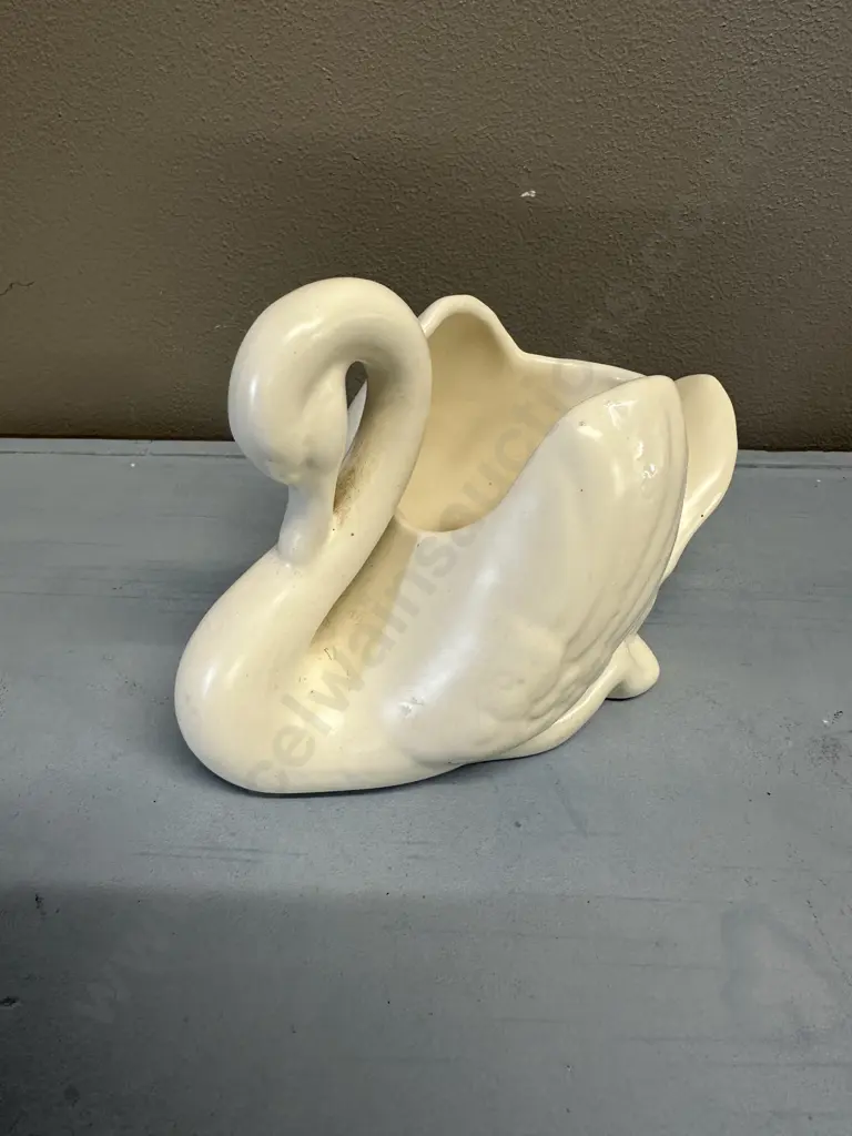 Miniature Circia 1950s Crown Lynn Swan Vase Pattern # 154 Image 1++