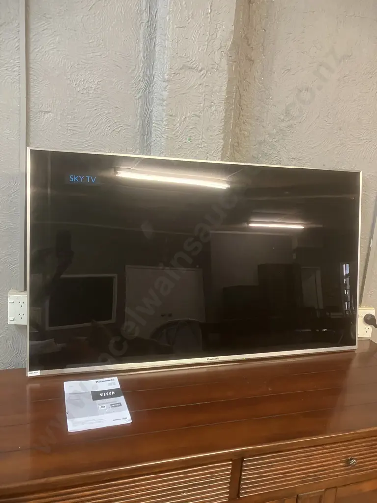 Panasonic Viera 50" 4K ULTRA HD LED LCD TV With Remote Control & Manual Model TH-50DX740U (No Feet) Image 1++