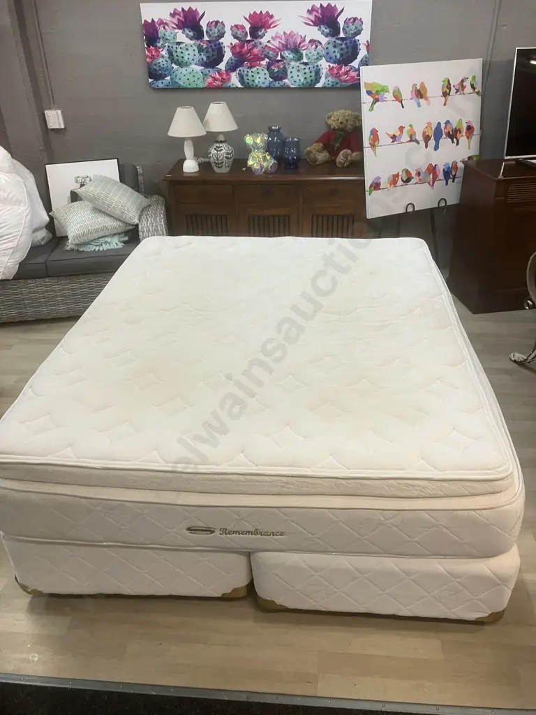 Simmons Remembrance King Size Mattress & Split-Base Image 1++