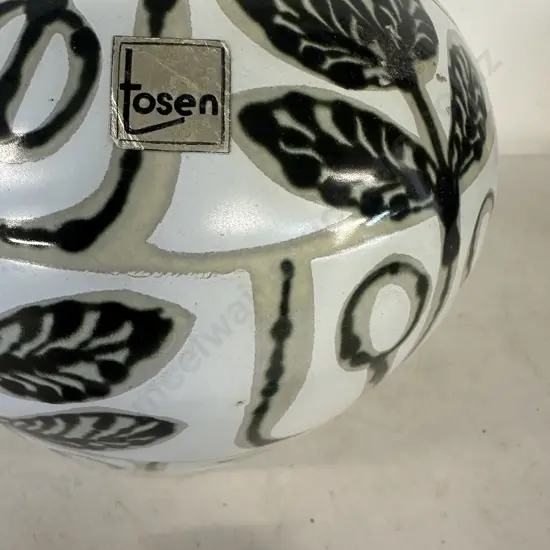 Tosen Ceramic Vase Black & White Leaf Pattern Design