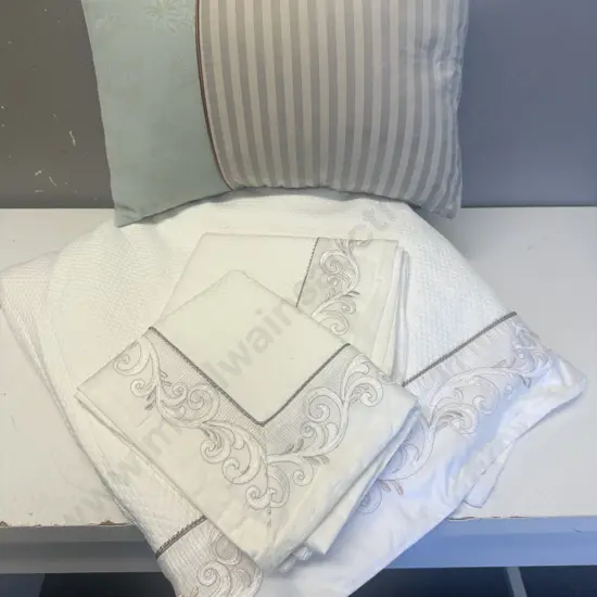 Queen Size Cream/Mocha Duvet Cover Pillow Cases x2 & Lavish Designer Rectangular Cushion