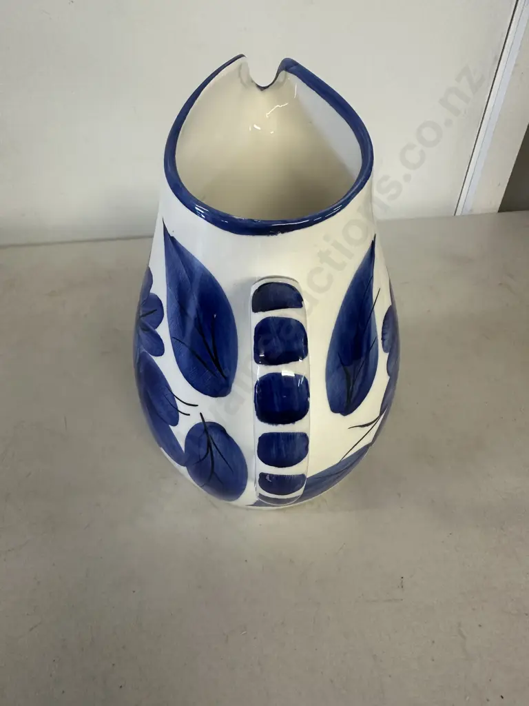 Blue & White Floral Hand Painted Vase H20cm. Image 1++