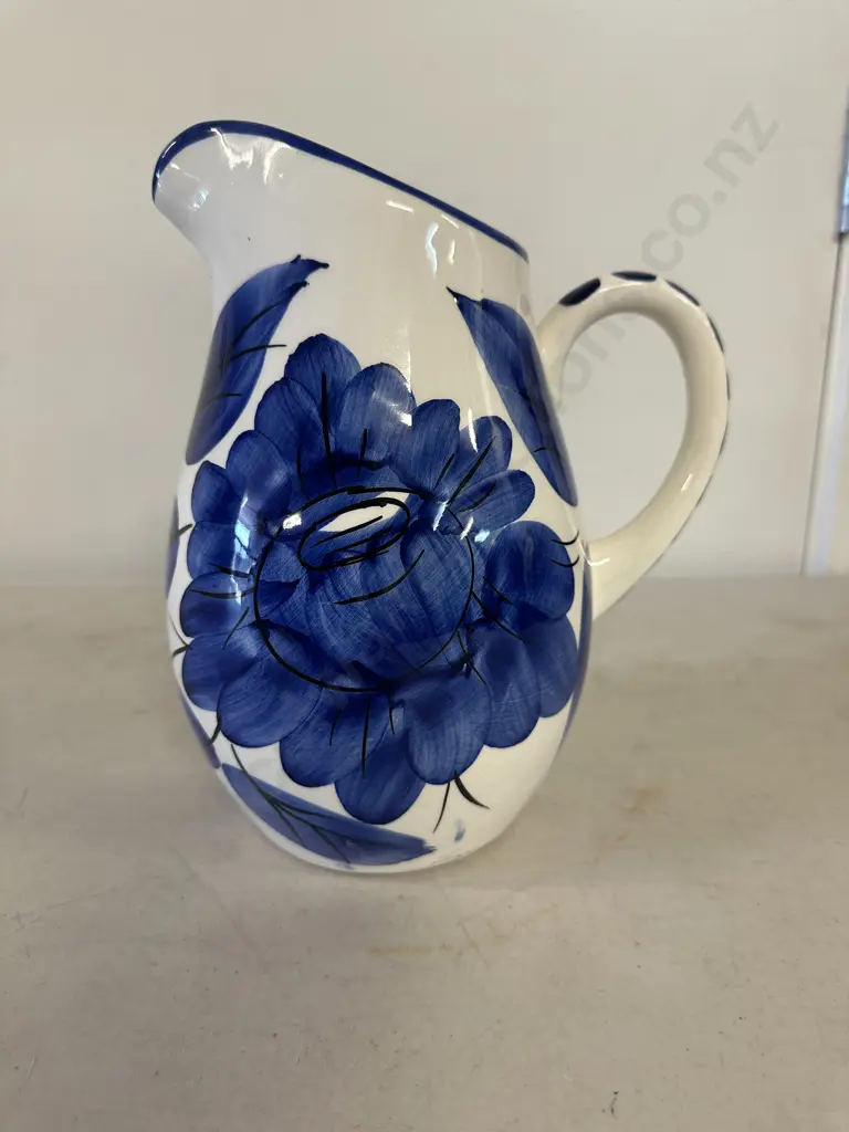 Blue & White Floral Hand Painted Vase H20cm. Image 1++