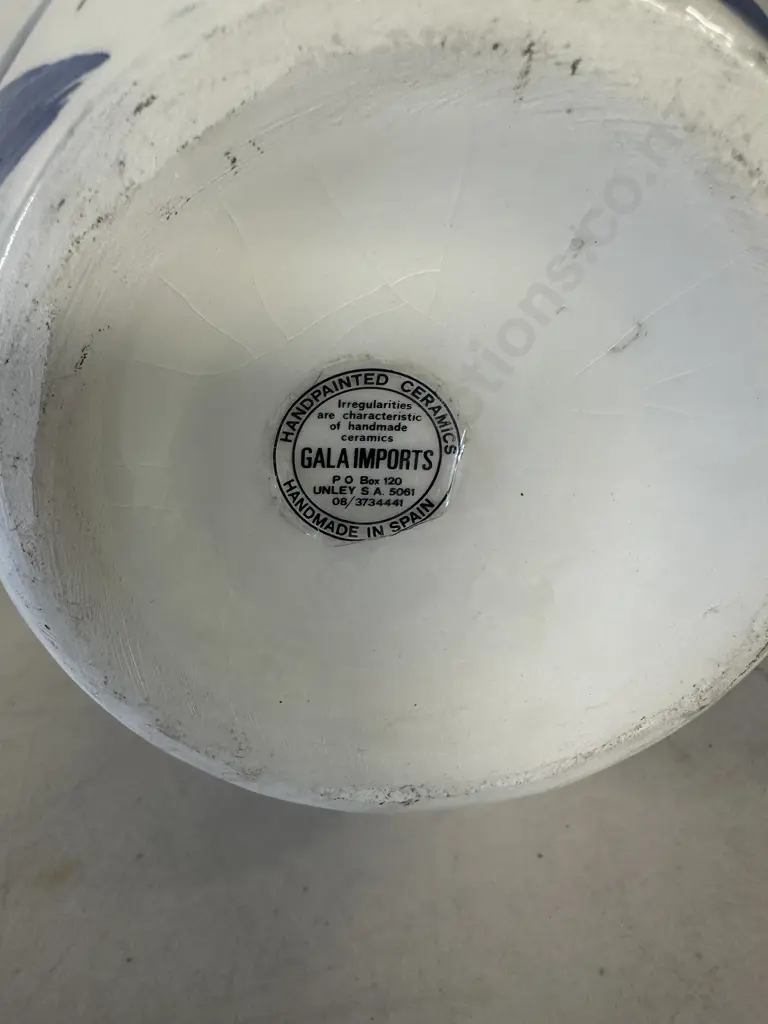 Blue & White Floral Hand Painted Vase H20cm. Image 1++