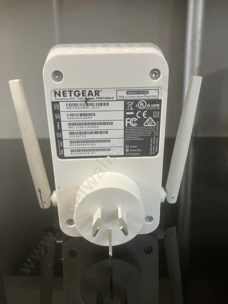 Netgear Powerline WiFi 1000 Model PLW1000v2 & PL1000v2 Image 1++