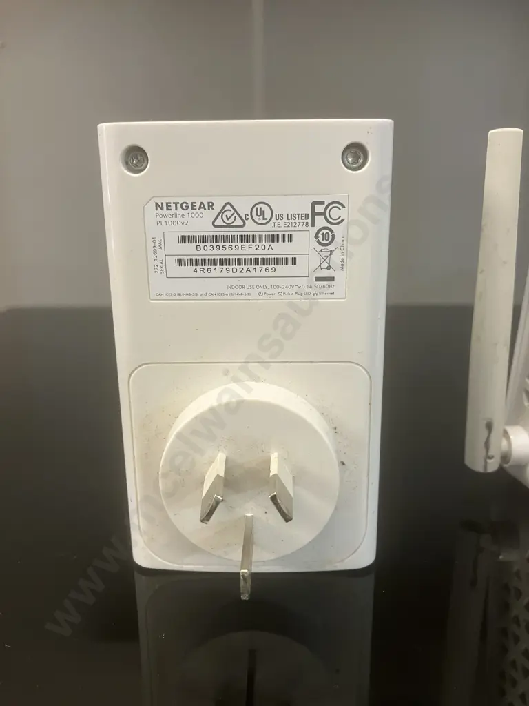 Netgear Powerline WiFi 1000 Model PLW1000v2 & PL1000v2 Image 1++